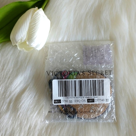 PINK VICTORIA'S SECRET KEYCHAIN.nwt - Picture 2 of 4